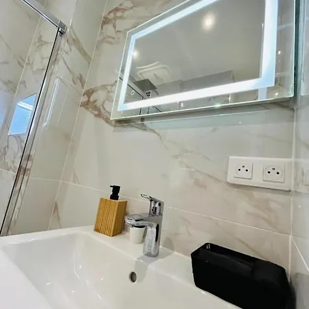 Apartament Promenade Des *