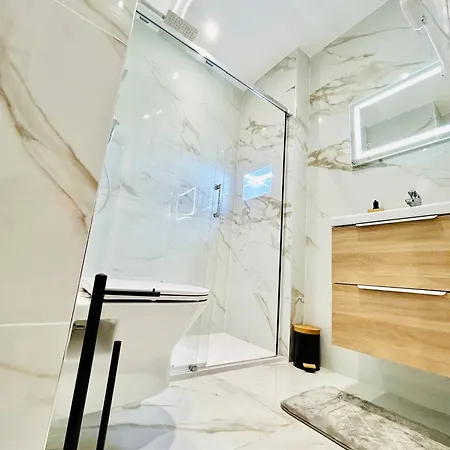 Promenade Des Apartment