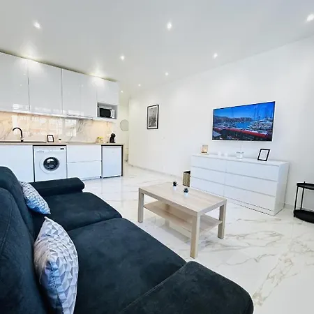 Apartament Promenade Des *